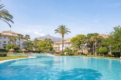 Middle Floor Apartment in Nueva Andalucía