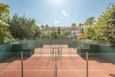 Middle Floor Apartment in Nueva Andalucía