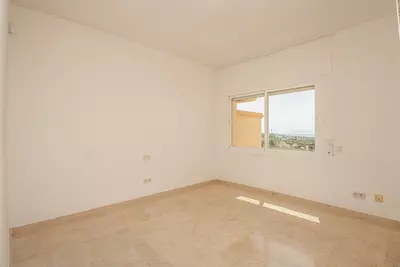 Middle Floor Apartment in Elviria