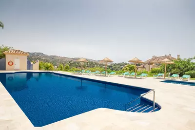 Middle Floor Apartment in Elviria