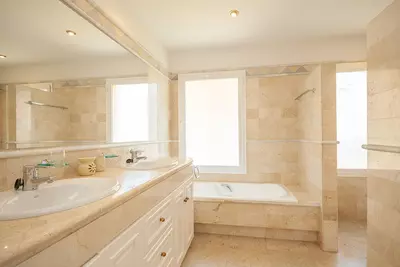 Middle Floor Apartment in Elviria