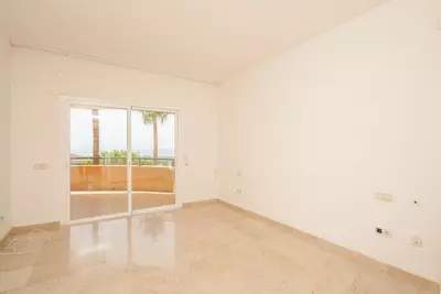 Middle Floor Apartment in Elviria