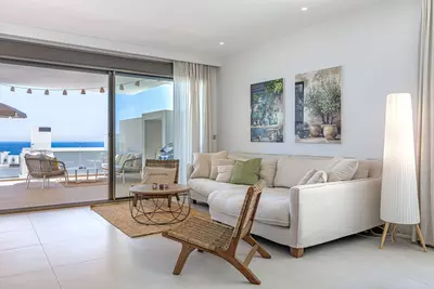 Middle Floor Apartment in Estepona