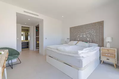 Middle Floor Apartment in Estepona