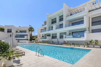Middle Floor Apartment in Estepona