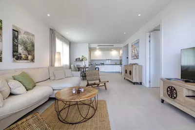 Middle Floor Apartment in Estepona