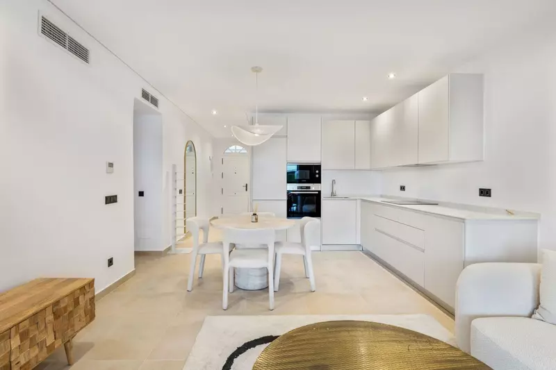 Middle Floor Apartment in Nueva Andalucía