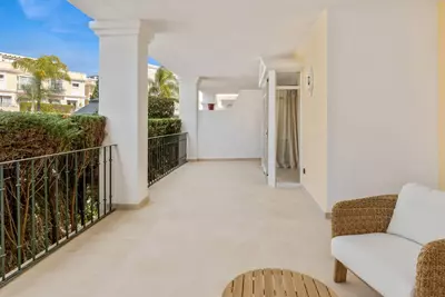 Middle Floor Apartment in Nueva Andalucía
