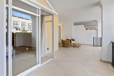 Middle Floor Apartment in Nueva Andalucía
