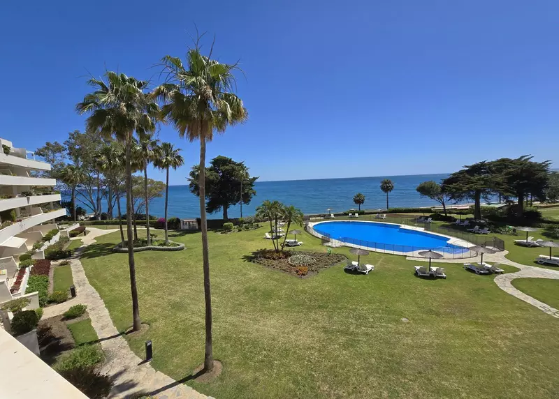Middle Floor Apartment in Estepona