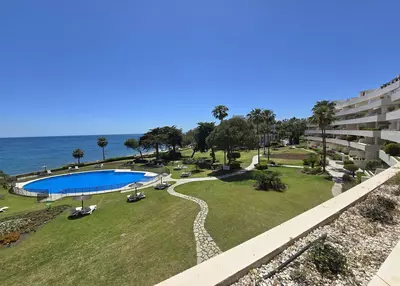 Middle Floor Apartment in Estepona