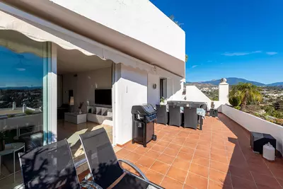 Middle Floor Apartment in Nueva Andalucía