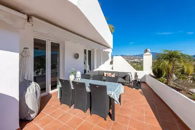 Middle Floor Apartment in Nueva Andalucía