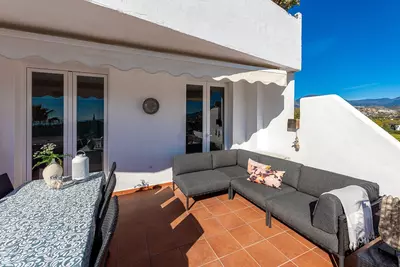 Middle Floor Apartment in Nueva Andalucía