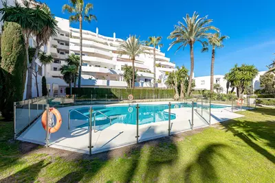 Middle Floor Apartment in Nueva Andalucía