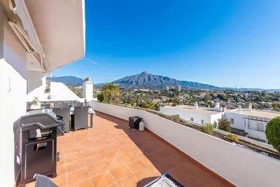 Middle Floor Apartment in Nueva Andalucía