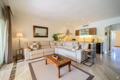 Middle Floor Apartment in Elviria