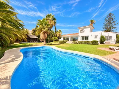 Detached Villa in El Paraiso