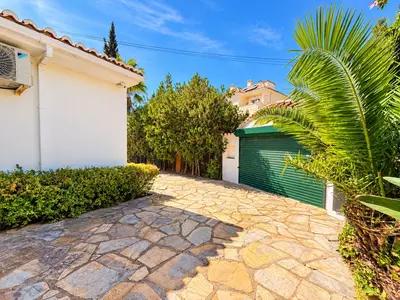 Detached Villa in El Paraiso