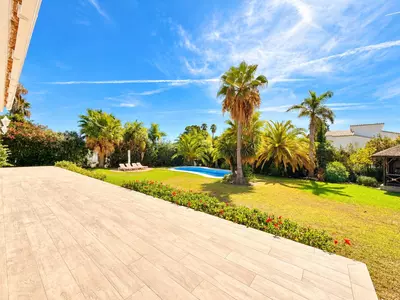 Detached Villa in El Paraiso