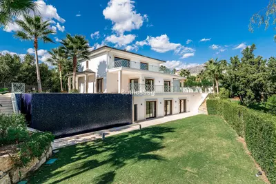 Detached Villa in Nueva Andalucía