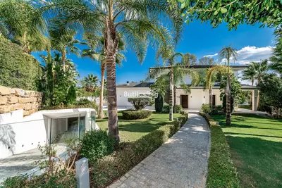 Detached Villa in Nueva Andalucía