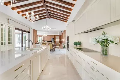 Detached Villa in Nueva Andalucía