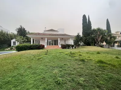 Detached Villa in Nueva Andalucía