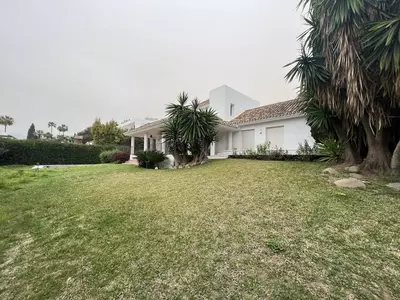 Detached Villa in Nueva Andalucía