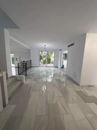 Detached Villa in Nueva Andalucía