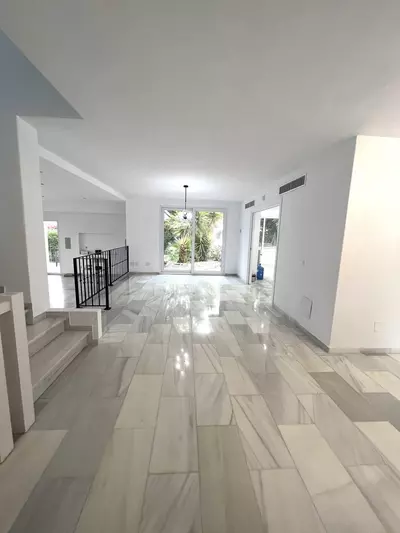 Detached Villa in Nueva Andalucía