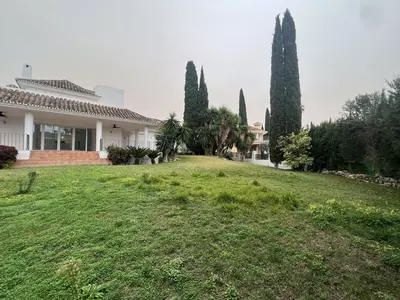 Detached Villa in Nueva Andalucía