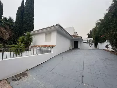 Detached Villa in Nueva Andalucía