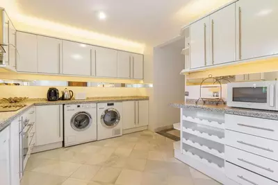 Middle Floor Apartment in Puerto Banús