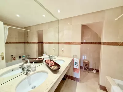 Middle Floor Apartment in Estepona