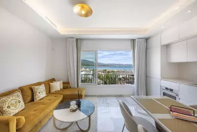 Top Floor Apartment in Puerto Banús
