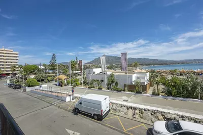 Top Floor Apartment in Puerto Banús