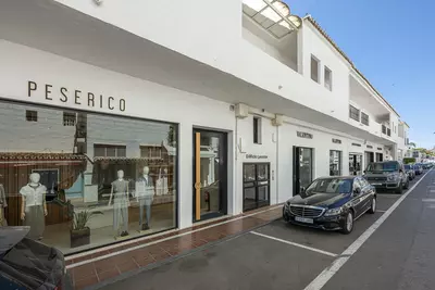 Top Floor Apartment in Puerto Banús