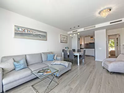 Middle Floor Apartment in Cancelada