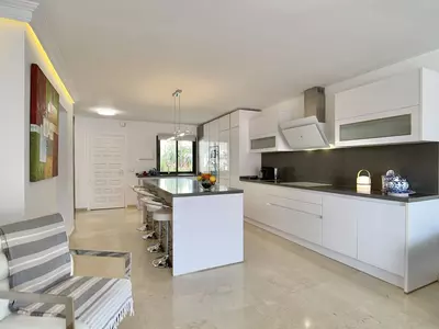 Middle Floor Apartment in Nueva Andalucía