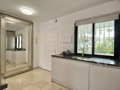 Middle Floor Apartment in Nueva Andalucía