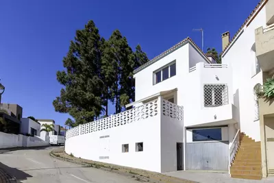 Semi-Detached House in Artola