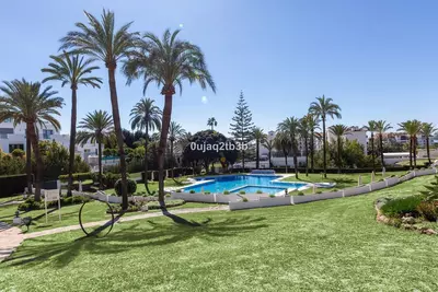 Middle Floor Apartment in Nueva Andalucía