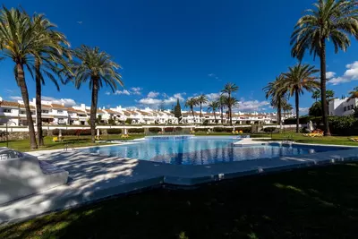 Middle Floor Apartment in Nueva Andalucía