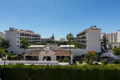 Middle Floor Apartment in Nueva Andalucía