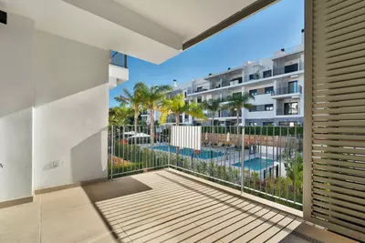 Middle Floor Apartment in Estepona