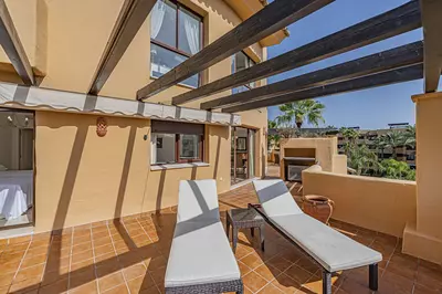 Middle Floor Apartment in Costalita