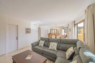 Middle Floor Apartment in Costalita