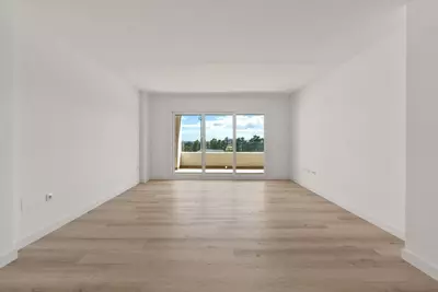 Middle Floor Apartment in Nueva Andalucía