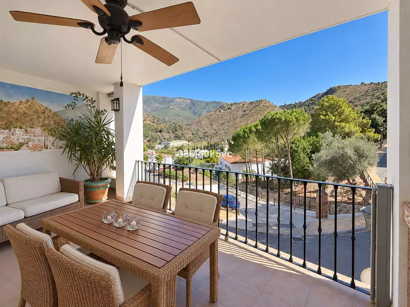 Middle Floor Apartment in Benahavís